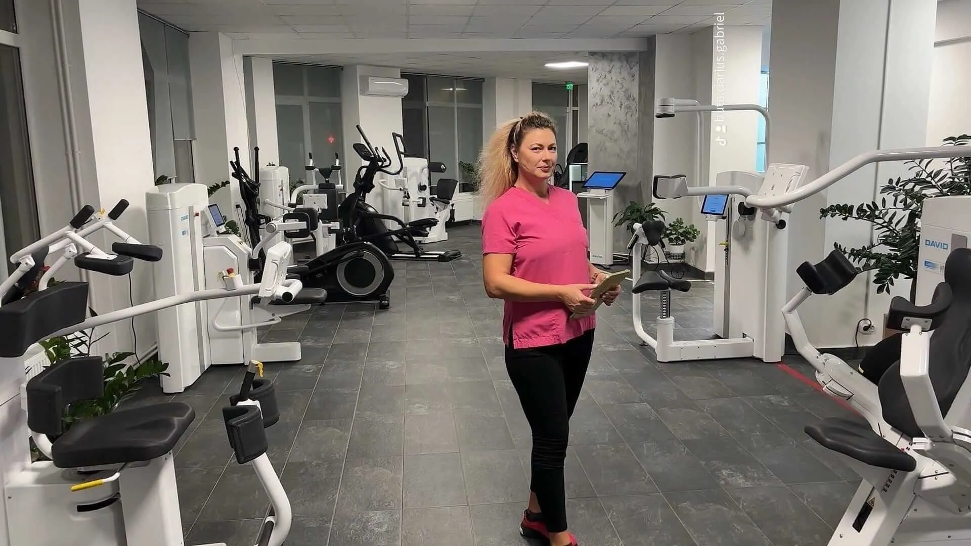 Dana: Dana Sala Larg